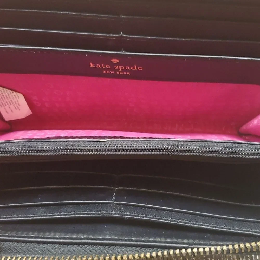 KATE SPADE Black Leather Zip Around Wallet‎